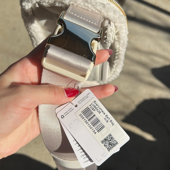 Lululemon Everywhere Belt Bag 1L Fleece - Picture 4 of 6